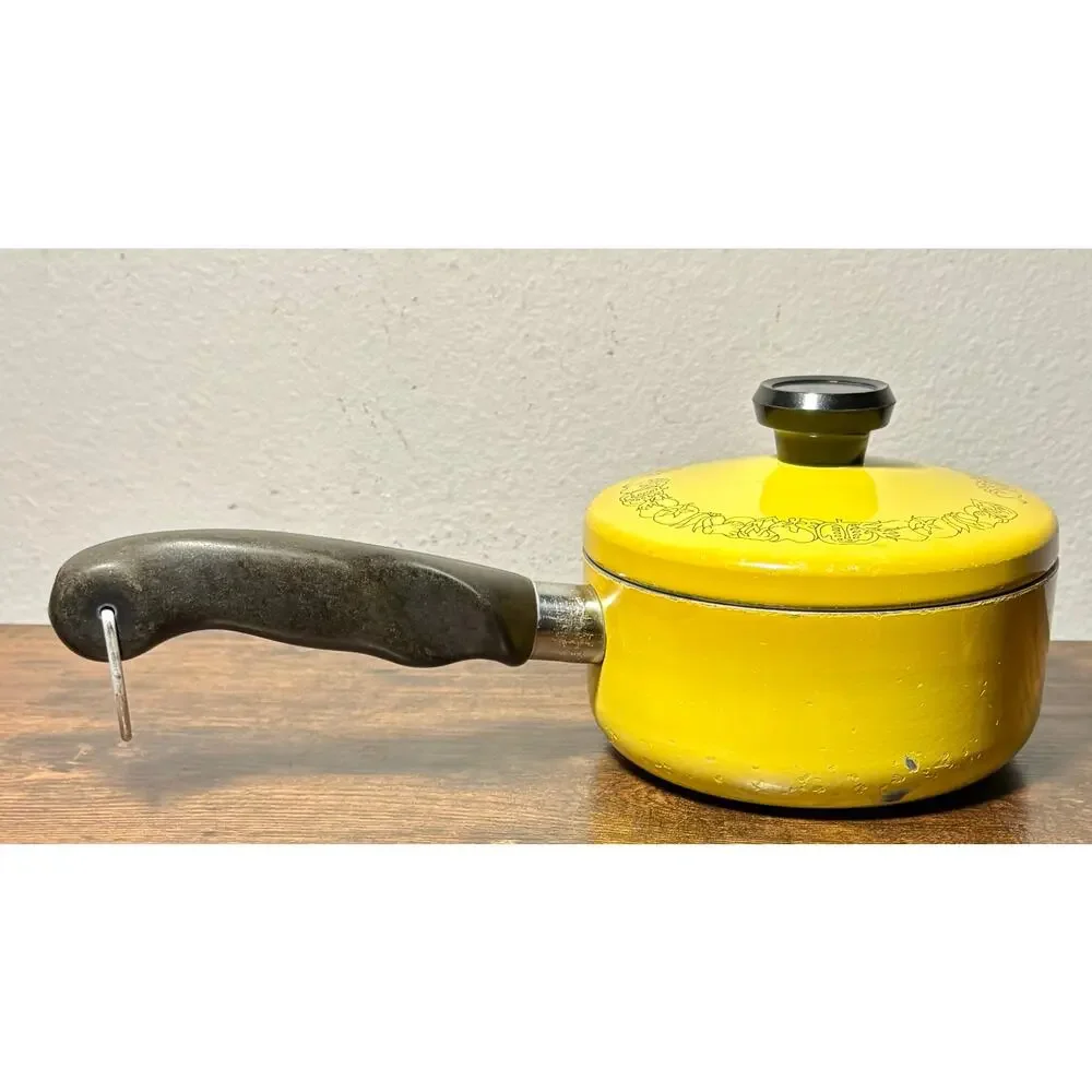 Wear Ever Registered 1 Qt Aluminum Enamel Yellow Sauce Pan w/ Lid- Vegetables